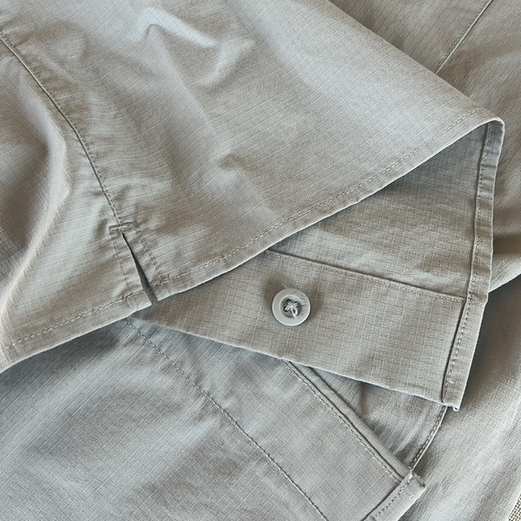 Men’s Club Monaco gray short shelved button down small - Picture 5 of 6